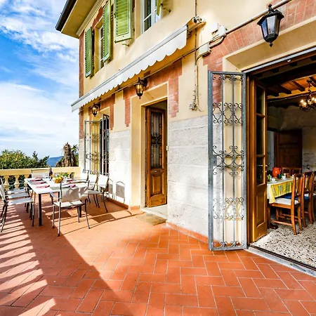 Giovanni - Relax Among - Happy Apartment Camaiore